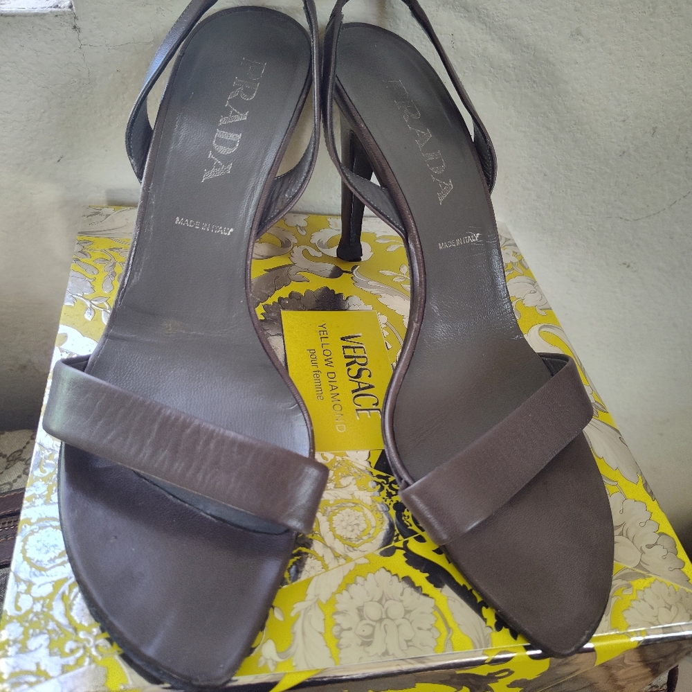 PRADA - Picture 6 of 12